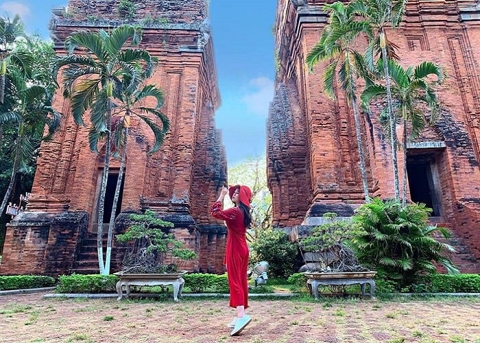 du lịch tháp đôi
